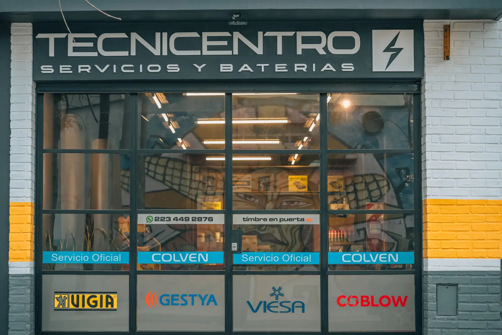 Frente de Tecnicentro Servicios en 9 de Julio 5473, servicio oficial Colven